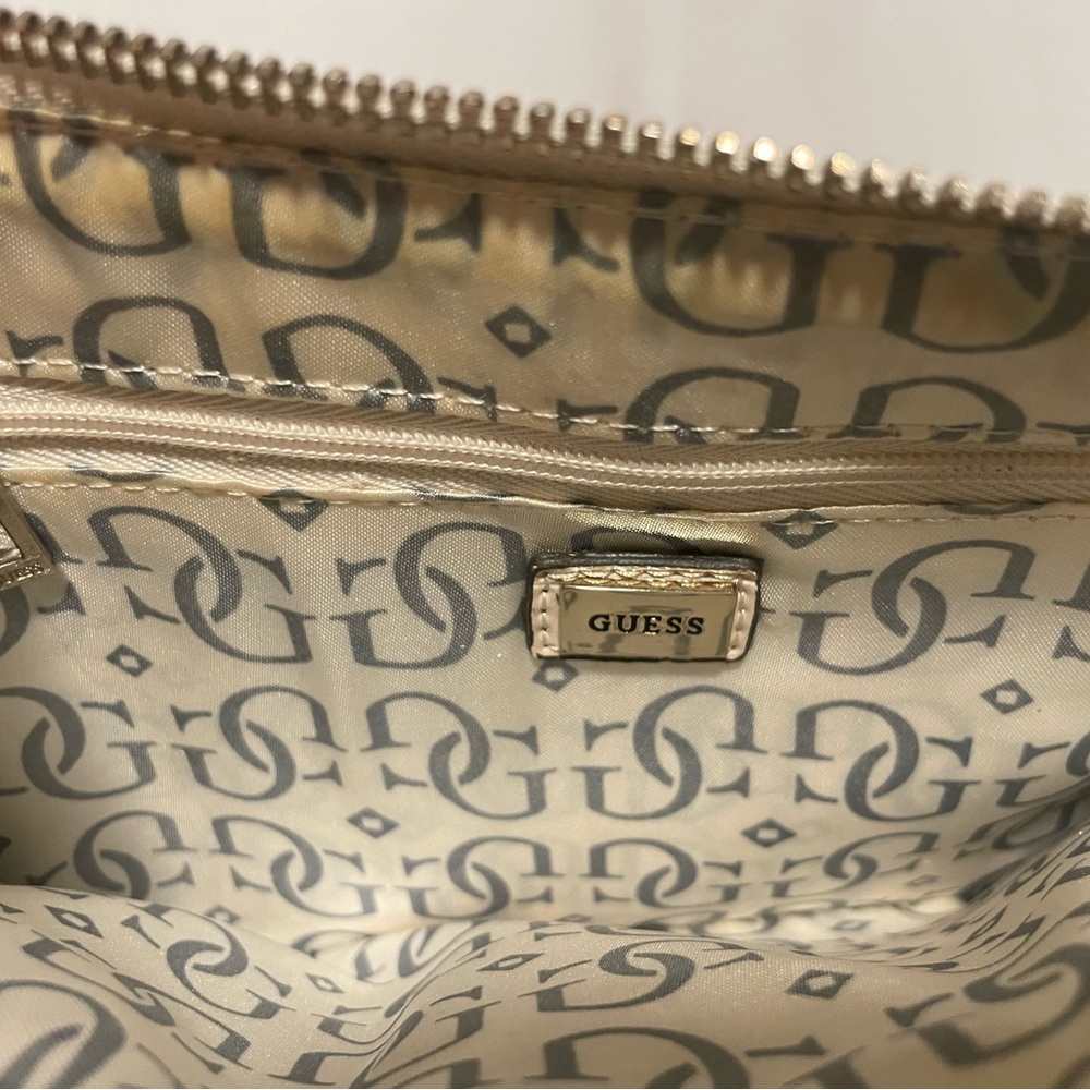 Guess wristlet crocodile embossed faux leather cream colored clutch - Picture 5 of 6